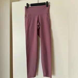 💙Old Navy Active: Elevate Go-Dry Mauve/purple leggings